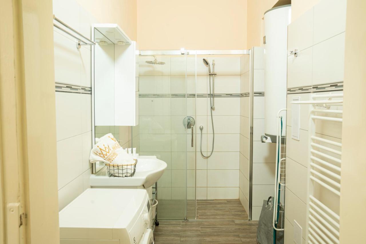 פראג Helen Homestay Vaclavske Namesti מראה חיצוני תמונה