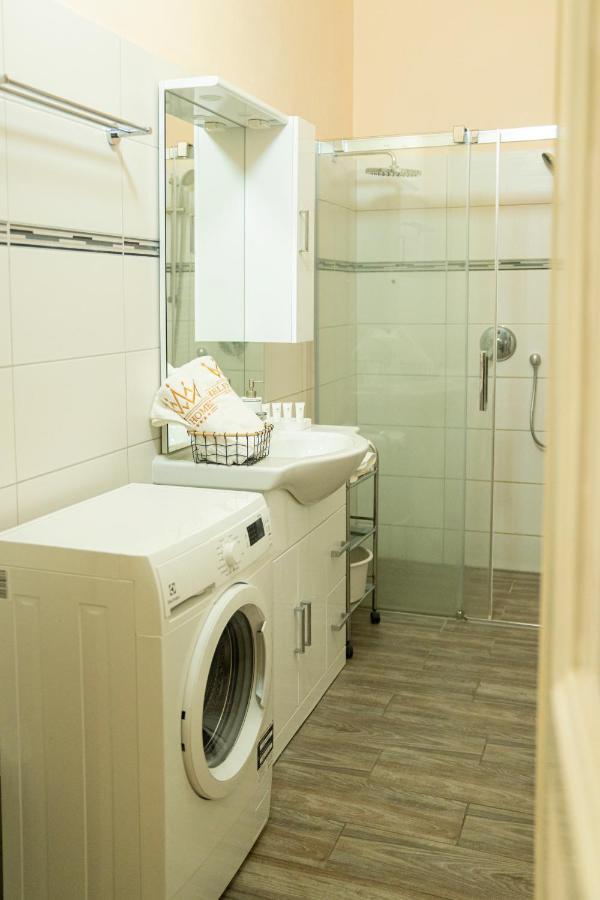 פראג Helen Homestay Vaclavske Namesti מראה חיצוני תמונה