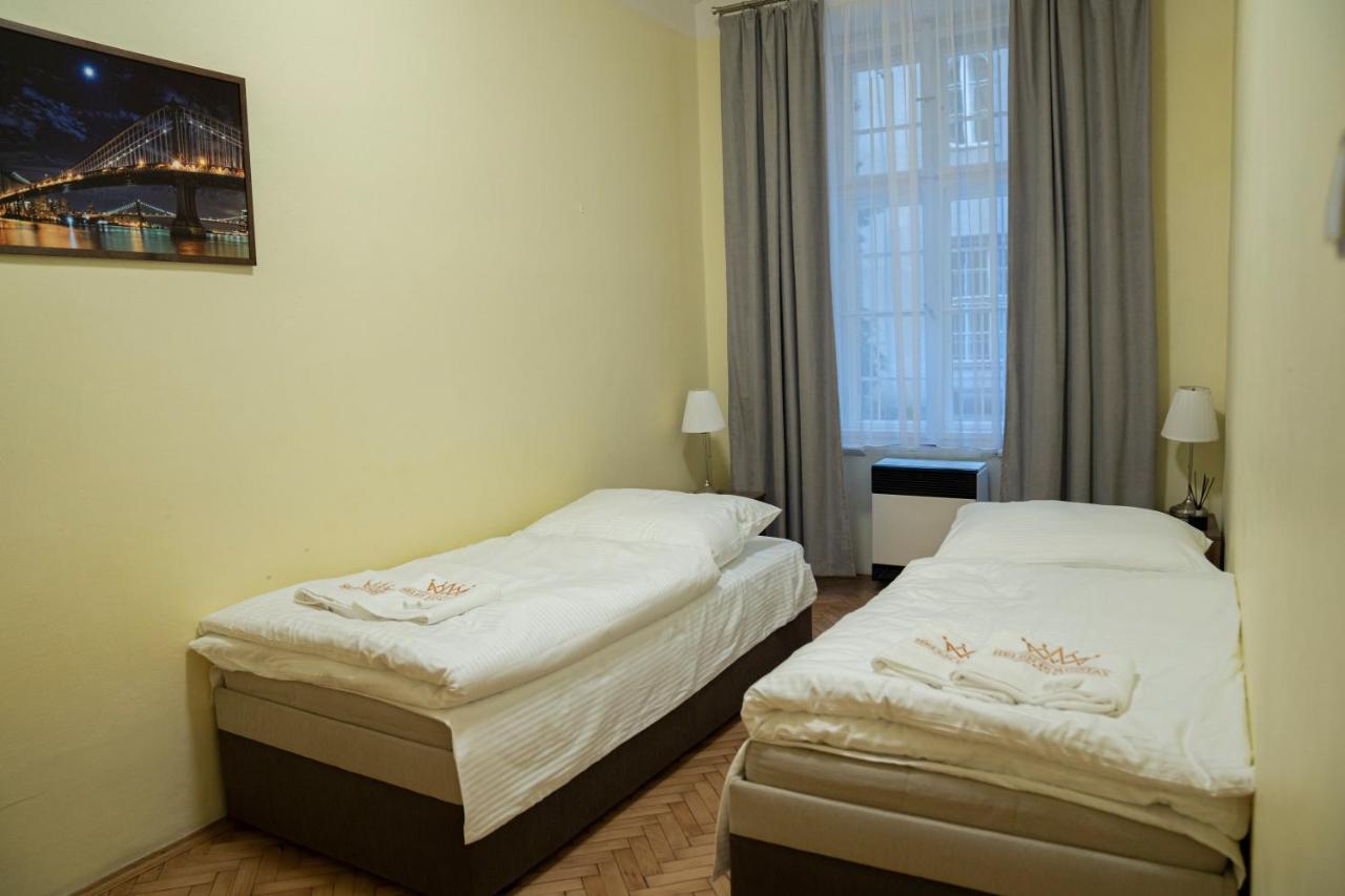 פראג Helen Homestay Vaclavske Namesti מראה חיצוני תמונה