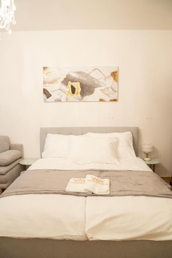 פראג Helen Homestay Vaclavske Namesti מראה חיצוני תמונה
